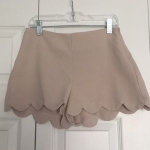 Beige scallop edge shorts